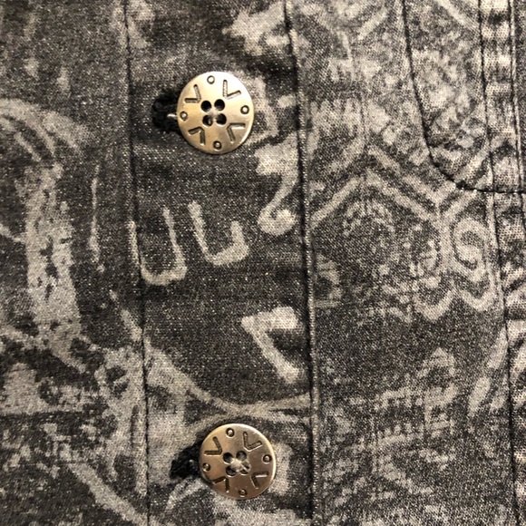 Chico’s Abstract Tribal Grunge Western Patterned Black Gray Denim Jean Jacket 1 - Picture 8 of 11